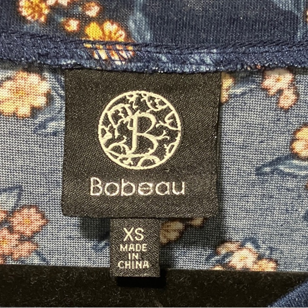 Bobeau Women's Floral Short Sleeve Top - Navy and Red - Picture 2 of 5